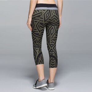 Lululemon Inspire Crop pants Chevron Shuffle Green 4 Crop Pants leggings